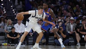 一竞技电竞-包含集结日达拉斯独行侠伤情更新犹他爵士围绕NBA季后赛造点机会，网友：皇家马德里围绕欧联战术微调的词条